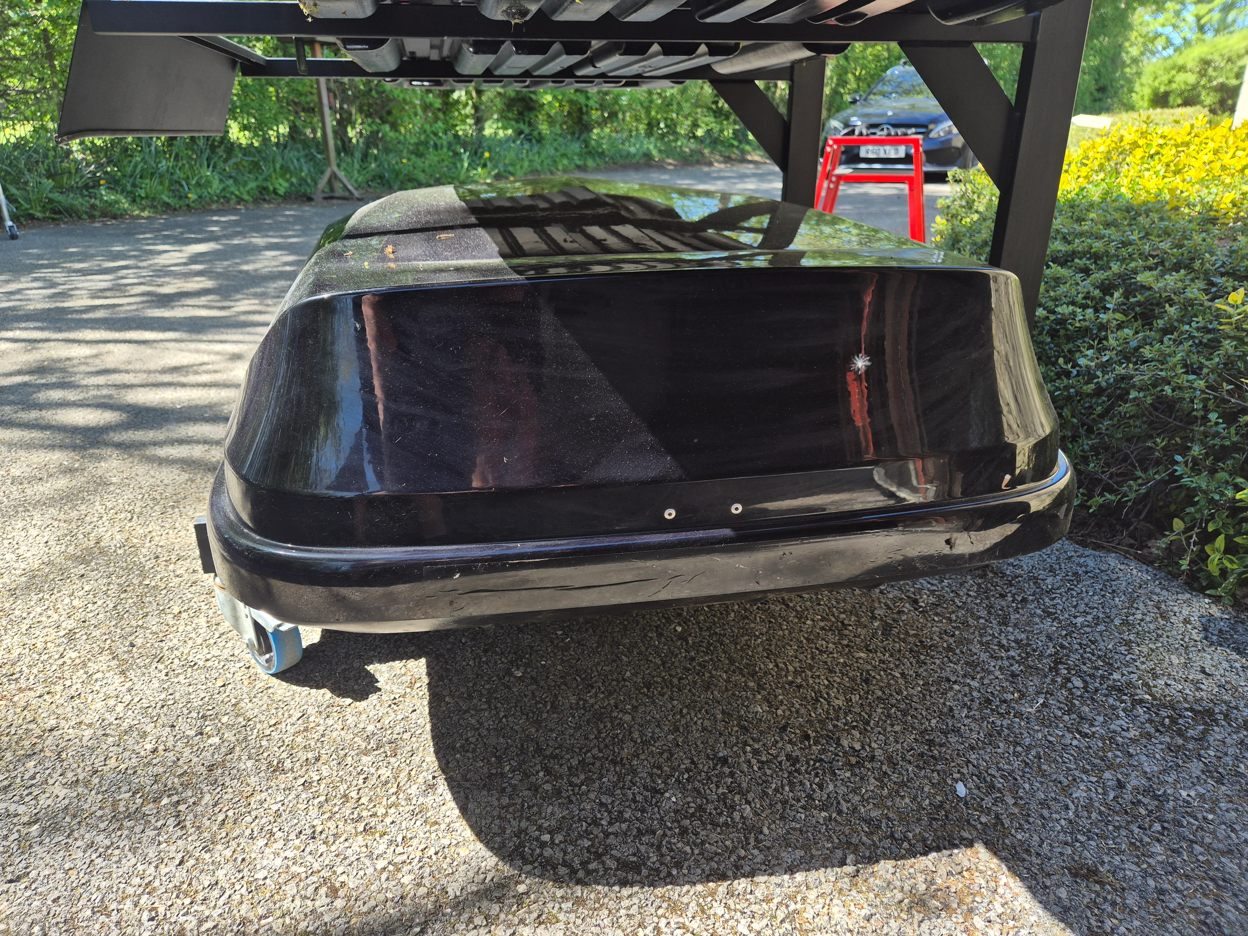 Exodus 470L Roof Box - Used - Image 2