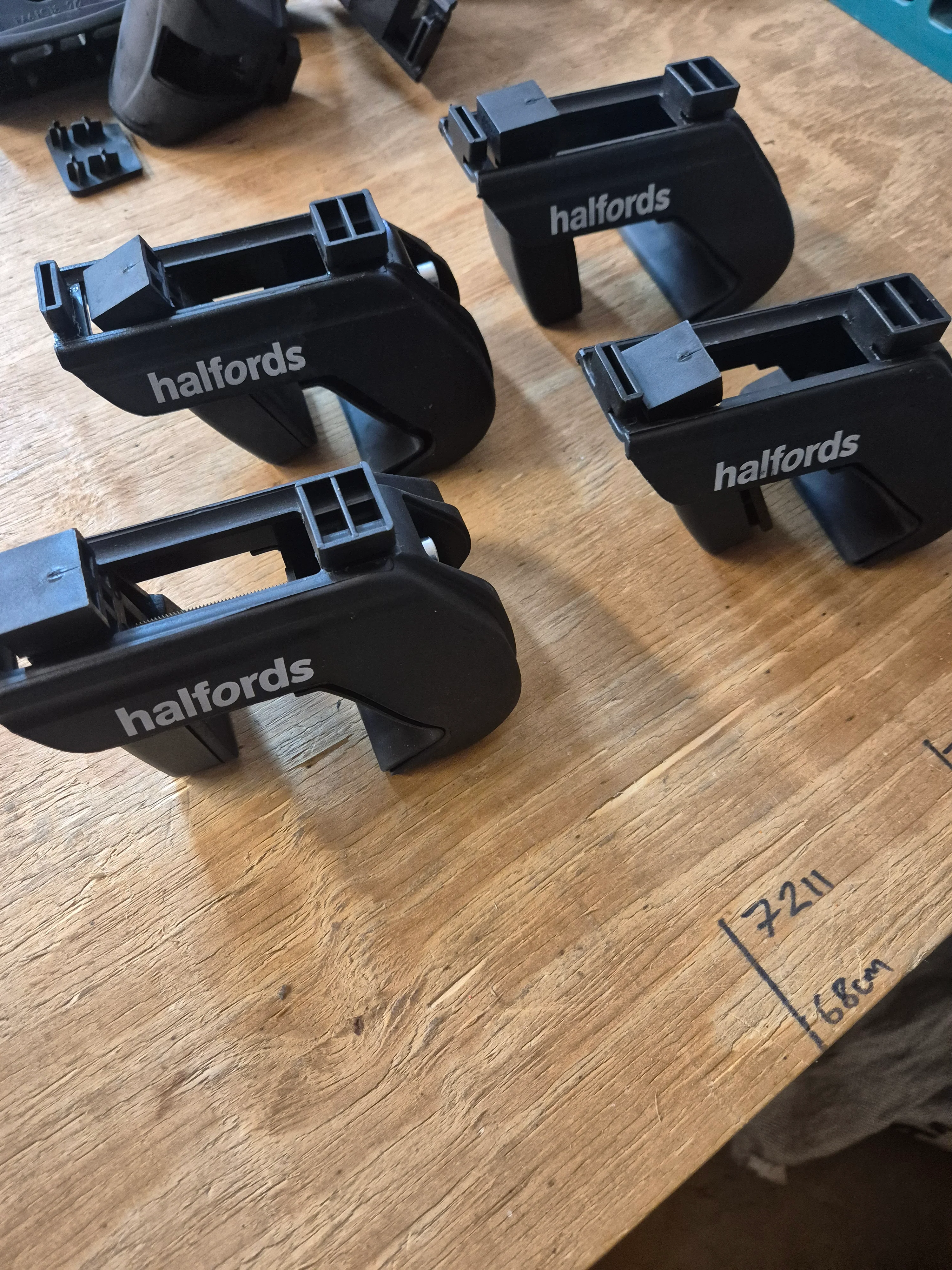Halfords Raised Rail roof Bar spare feet - Image 3