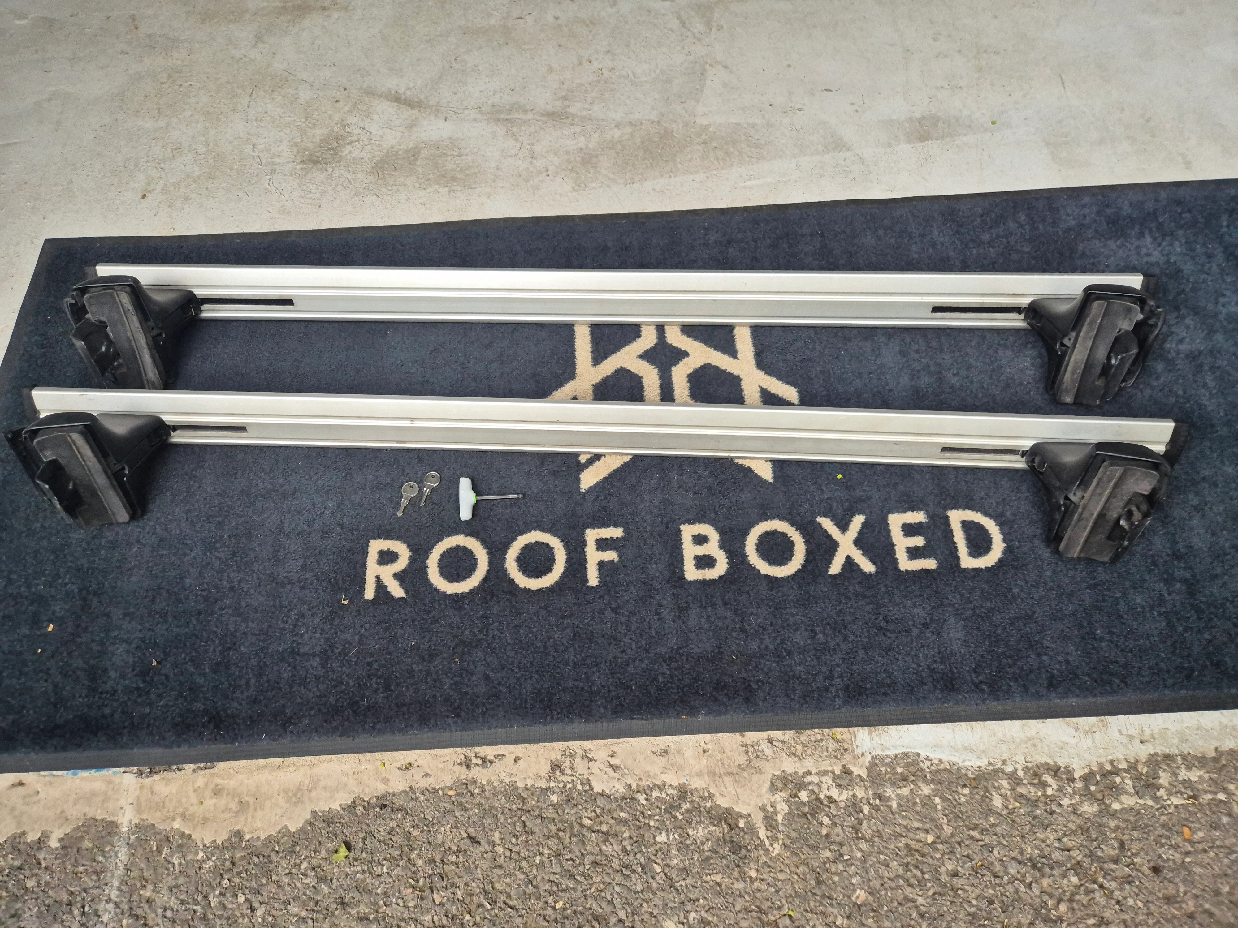 Jaguar XF Saloon Roof Bars - Image 3