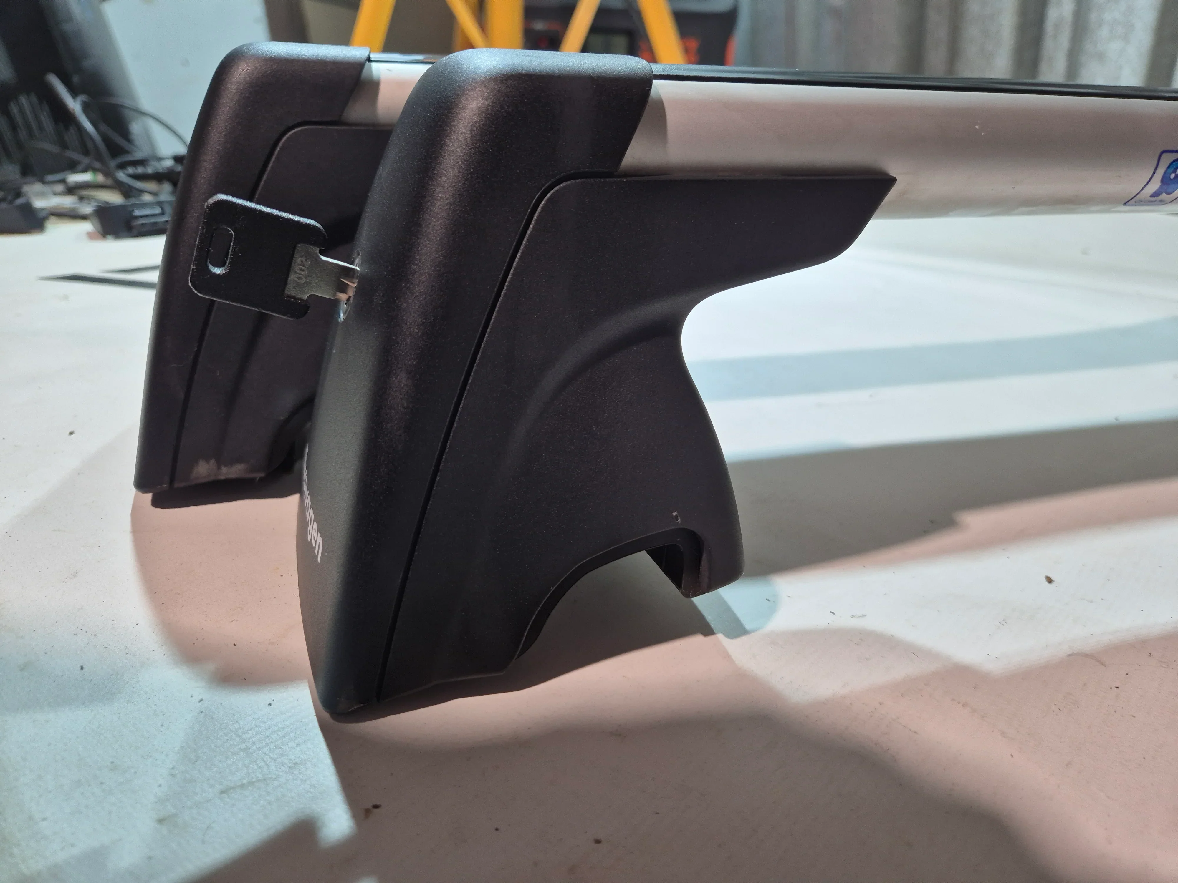 Roof Bars OEM for Passat Estate 2014 onwards - Image 2
