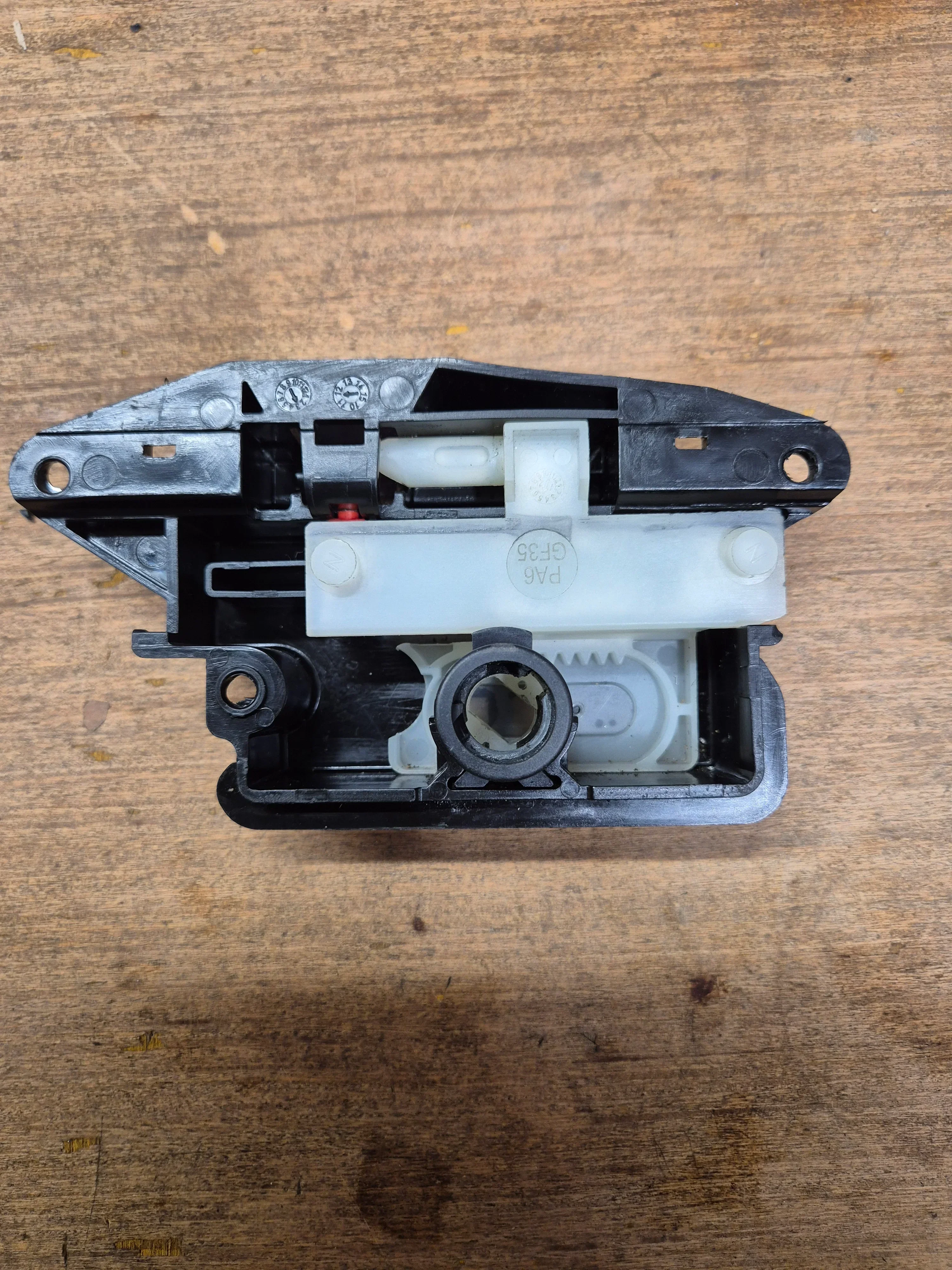 Thule 10704 Replacement lock housing. - Used discontinued part - Image 2