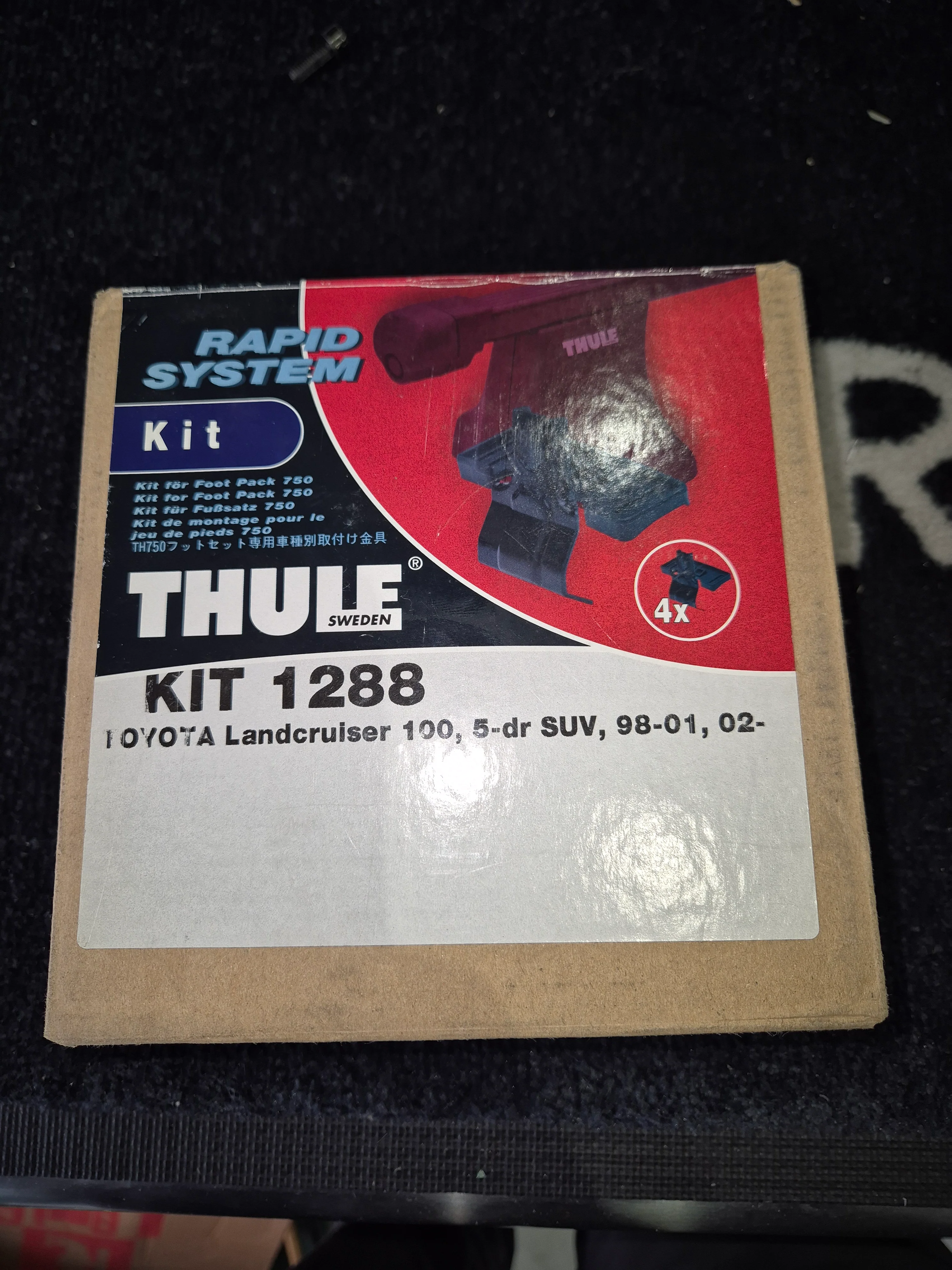 Thule 1288 Fitting Kit TOYOTA Land cruiser 100 1998 onward ( flat roof)