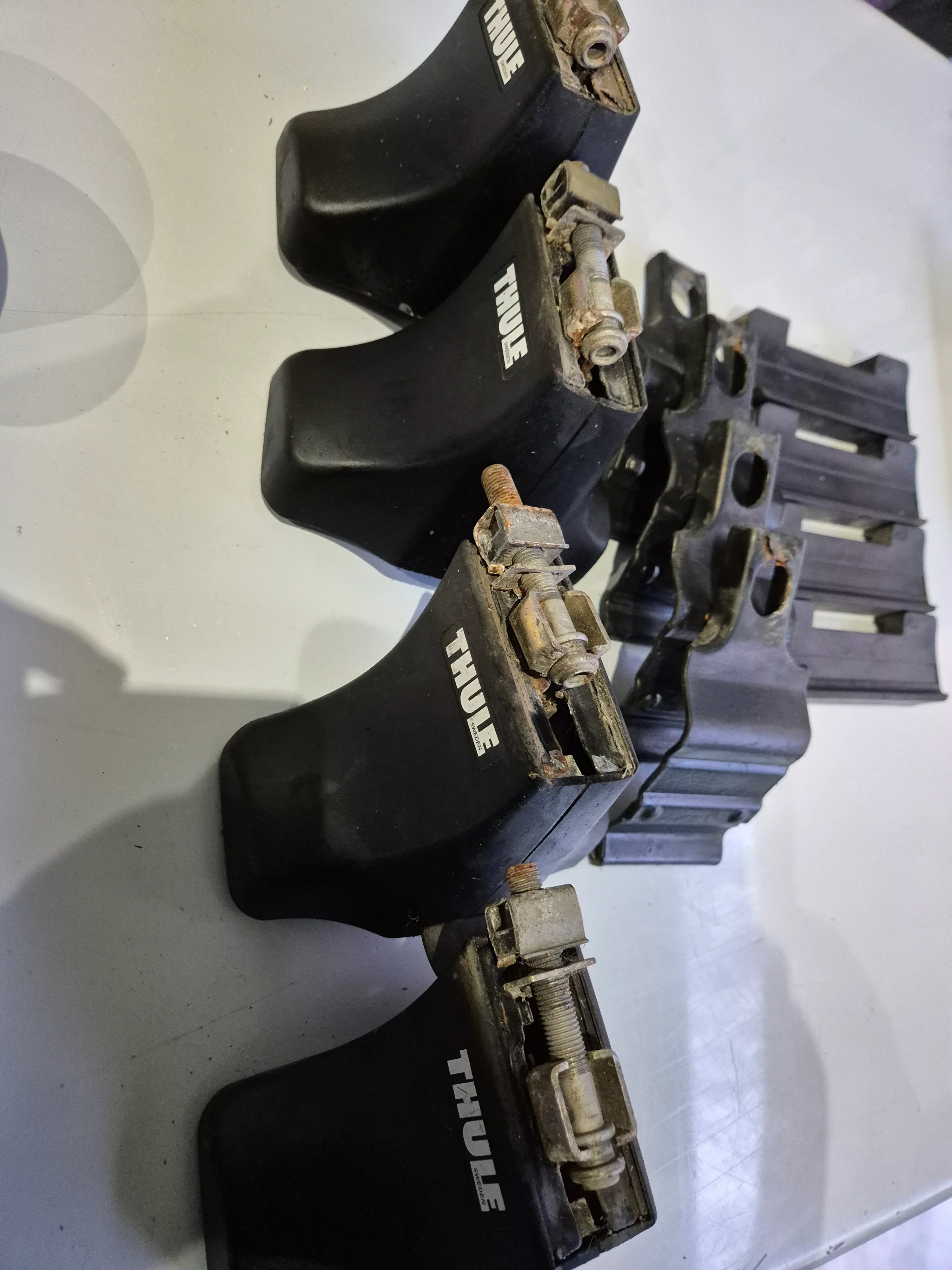 Thule 1408 & 750 Footpack & Fitting kit for Nissan Navara & King Cab 2005 Onward - Image 4