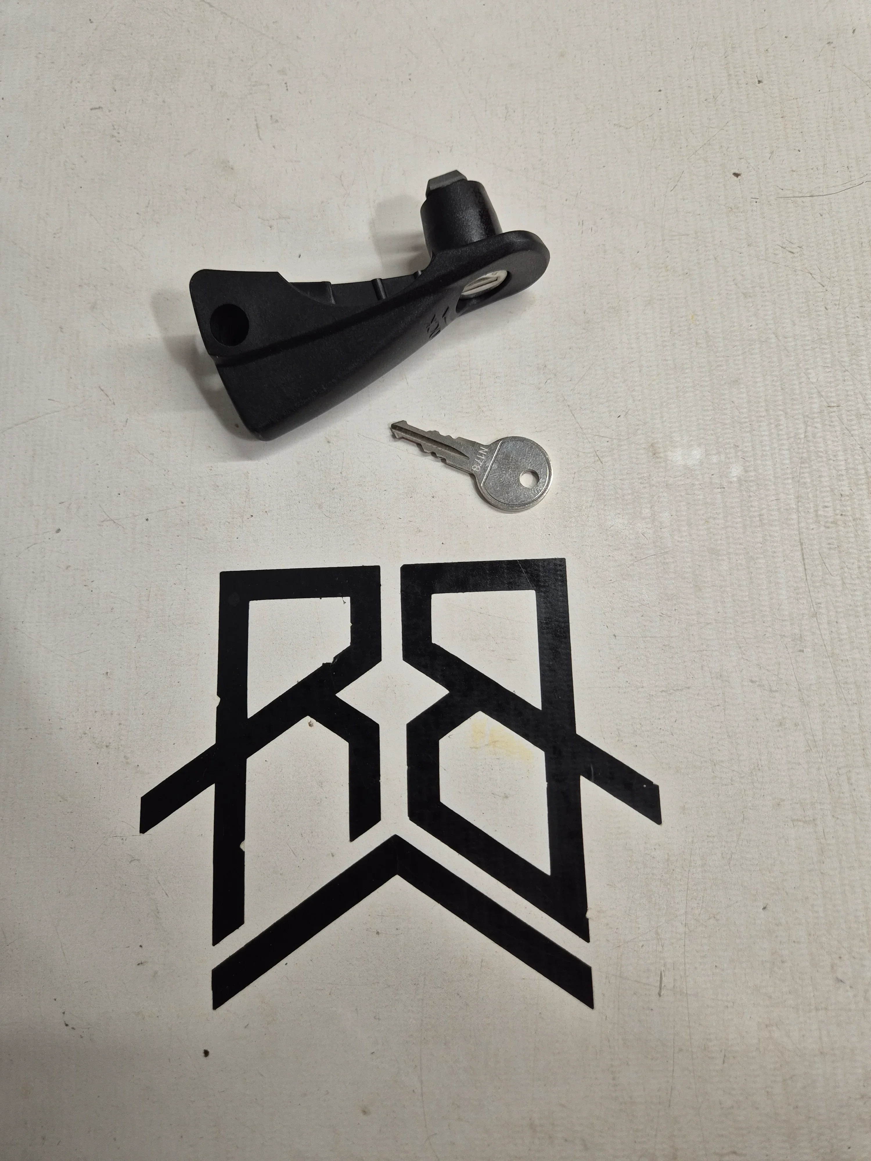 Thule 52303 - 532 Replacement Rear Plate - Image 3