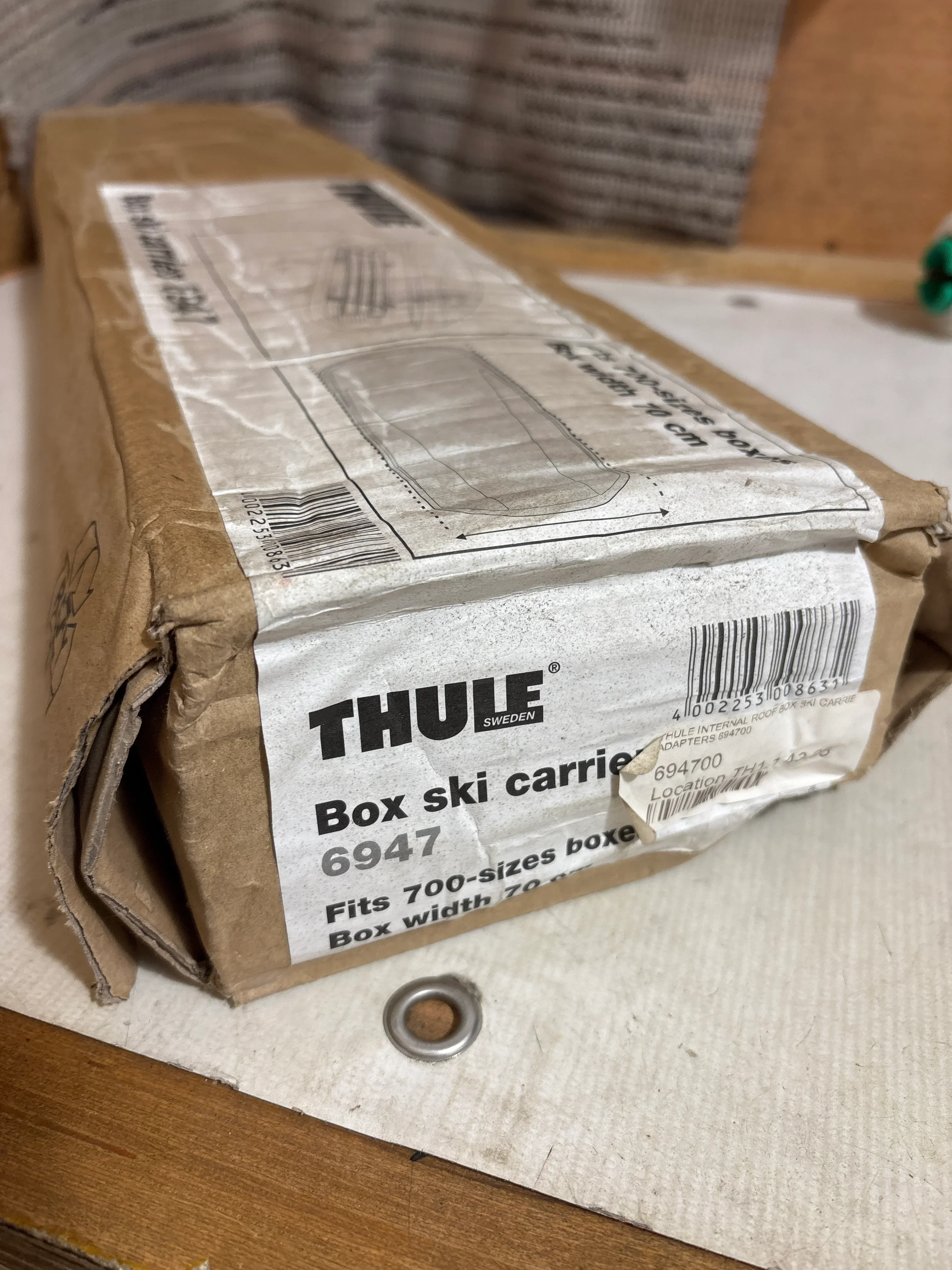 Thule Box Ski Carrier 6947 - new in tatty box - Image 2