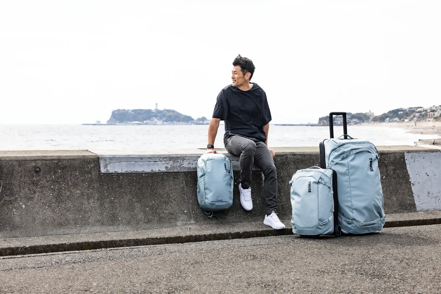 Thule Chasm 40L - Wheeled Carry On - Black - Image 3