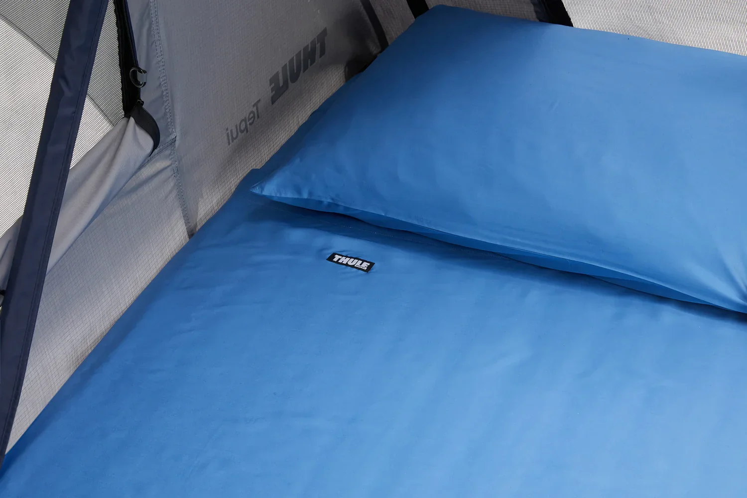 Thule Low-Pro 2 and Thule Ayer Bedding - Image 2