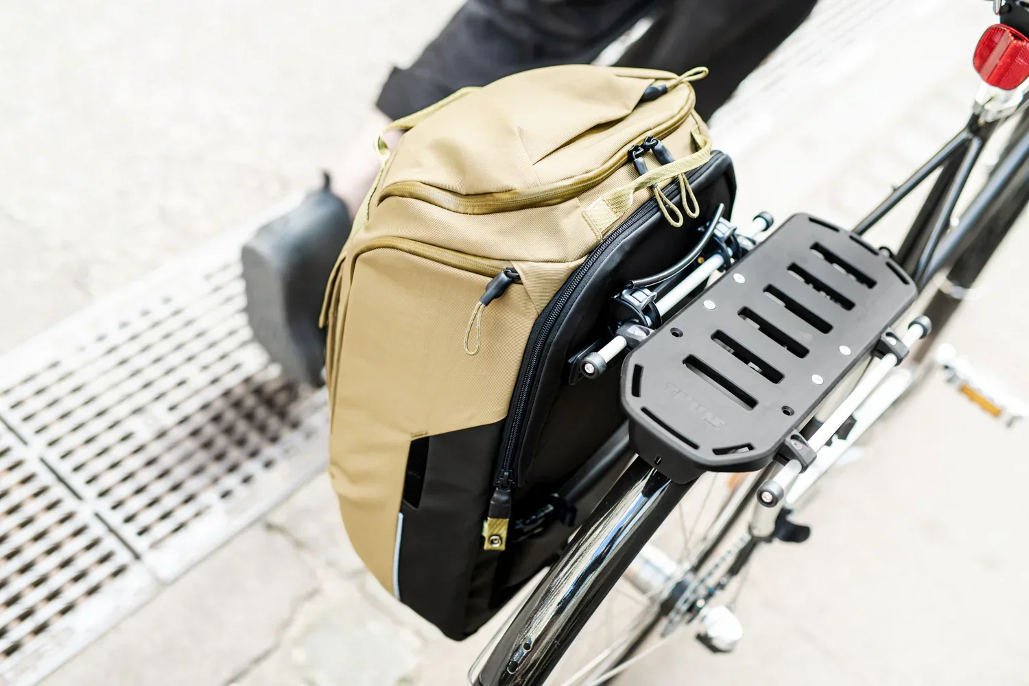 Thule Paramount - Hybrid Bike Pannier & Backpack - Image 2