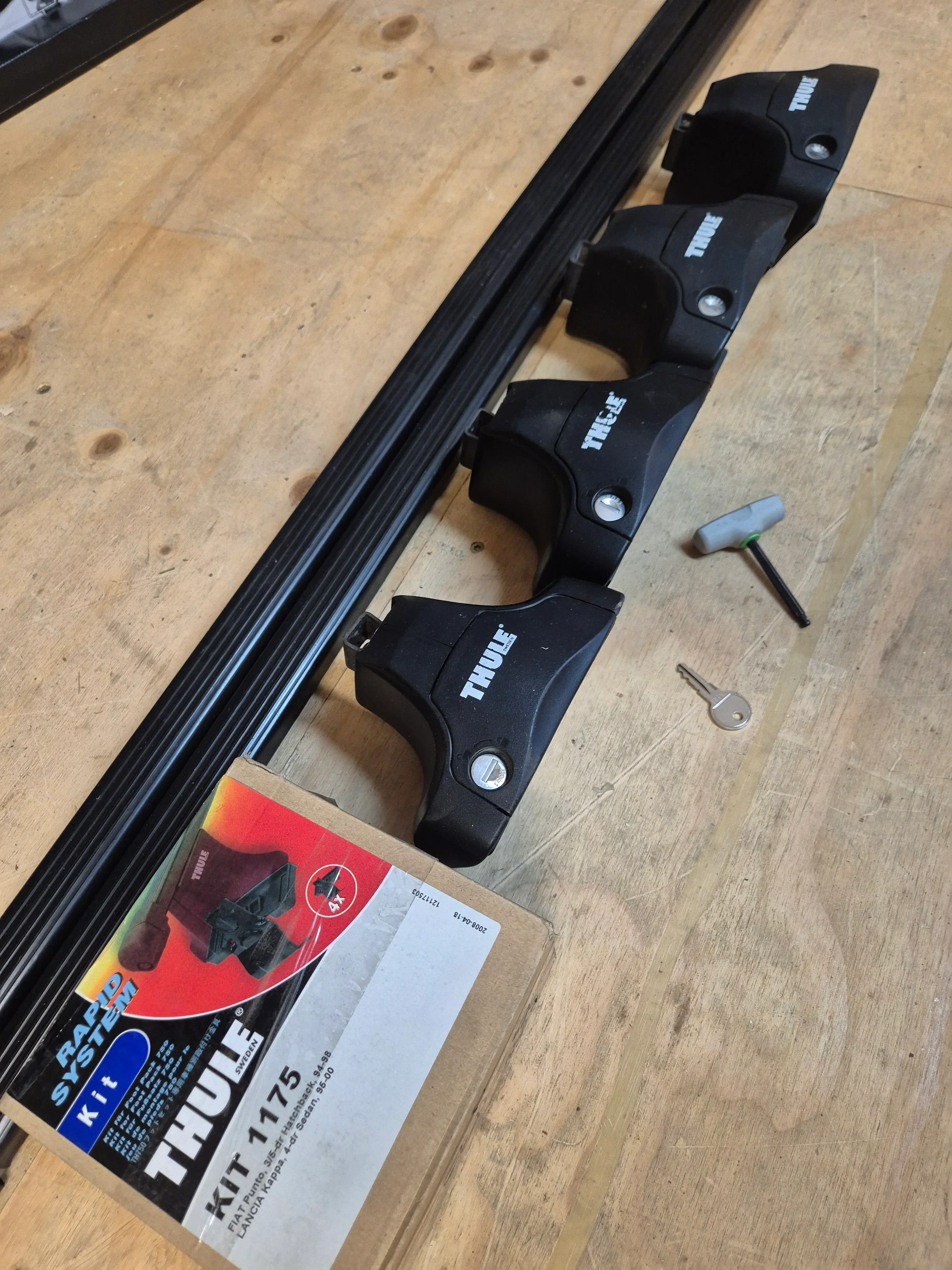 Thule Roof Bars for FIAT punto 94 - 98 & Lancia Kappa 95 -00 saloon ( 1175 - 7122 - 754) - Image 2