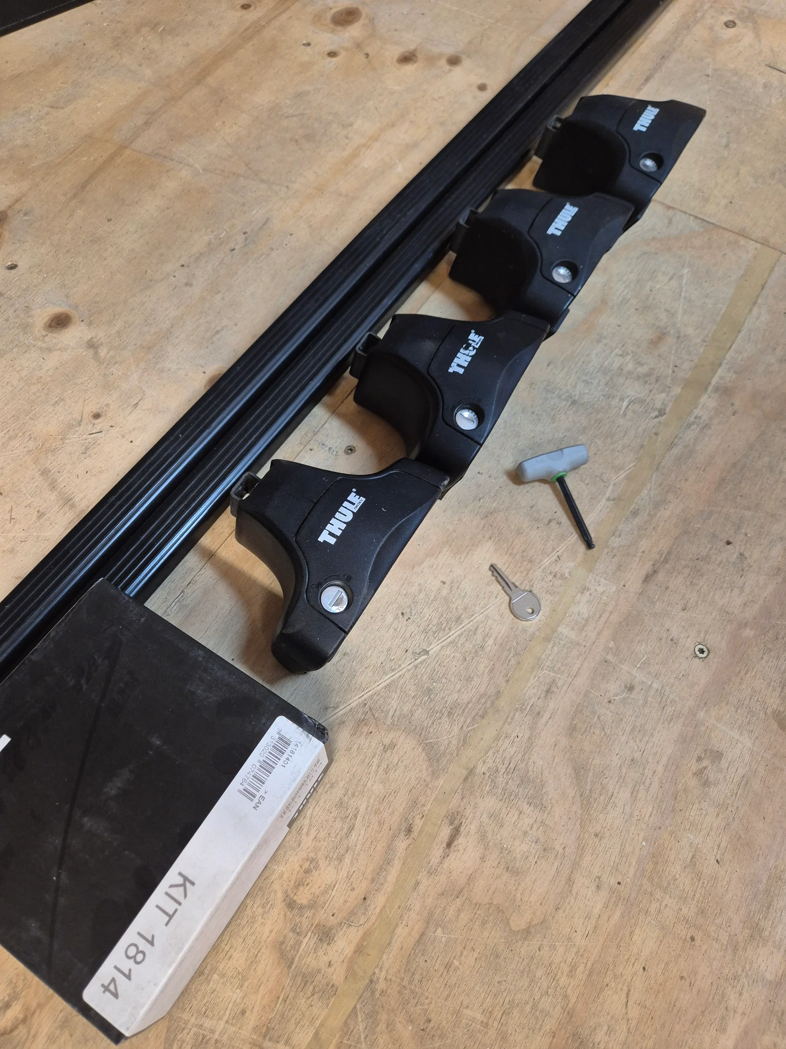 Thule Roof Bars for Ford Mondeo Estate 2015 onward - Flat roof (1814 - 754 - 762) - Image 2