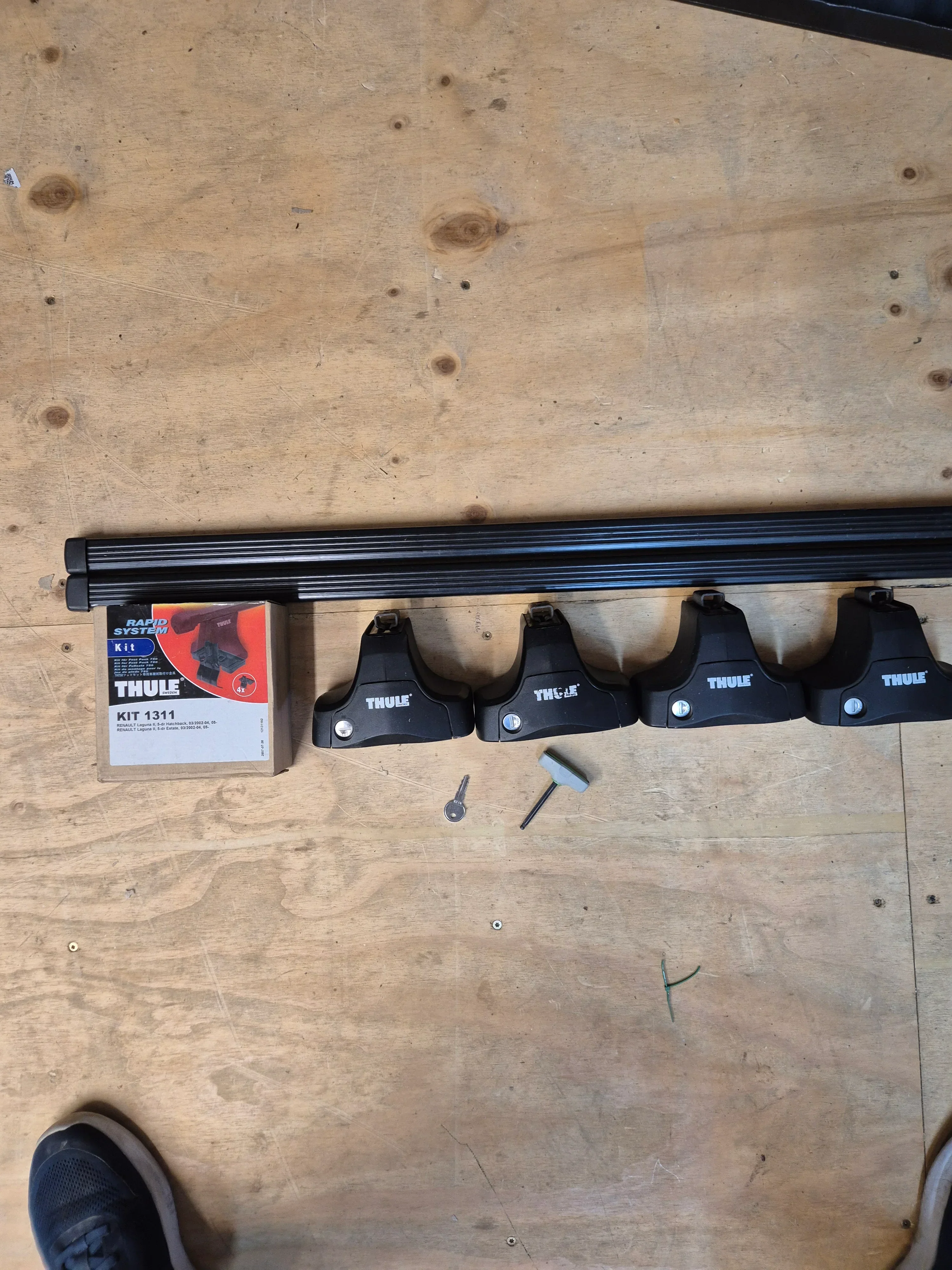 Thule Roof Bars for Renault Laguna Mk II 01 - 07 - Flat Roof (1311 - 754 - 761) - Image 2