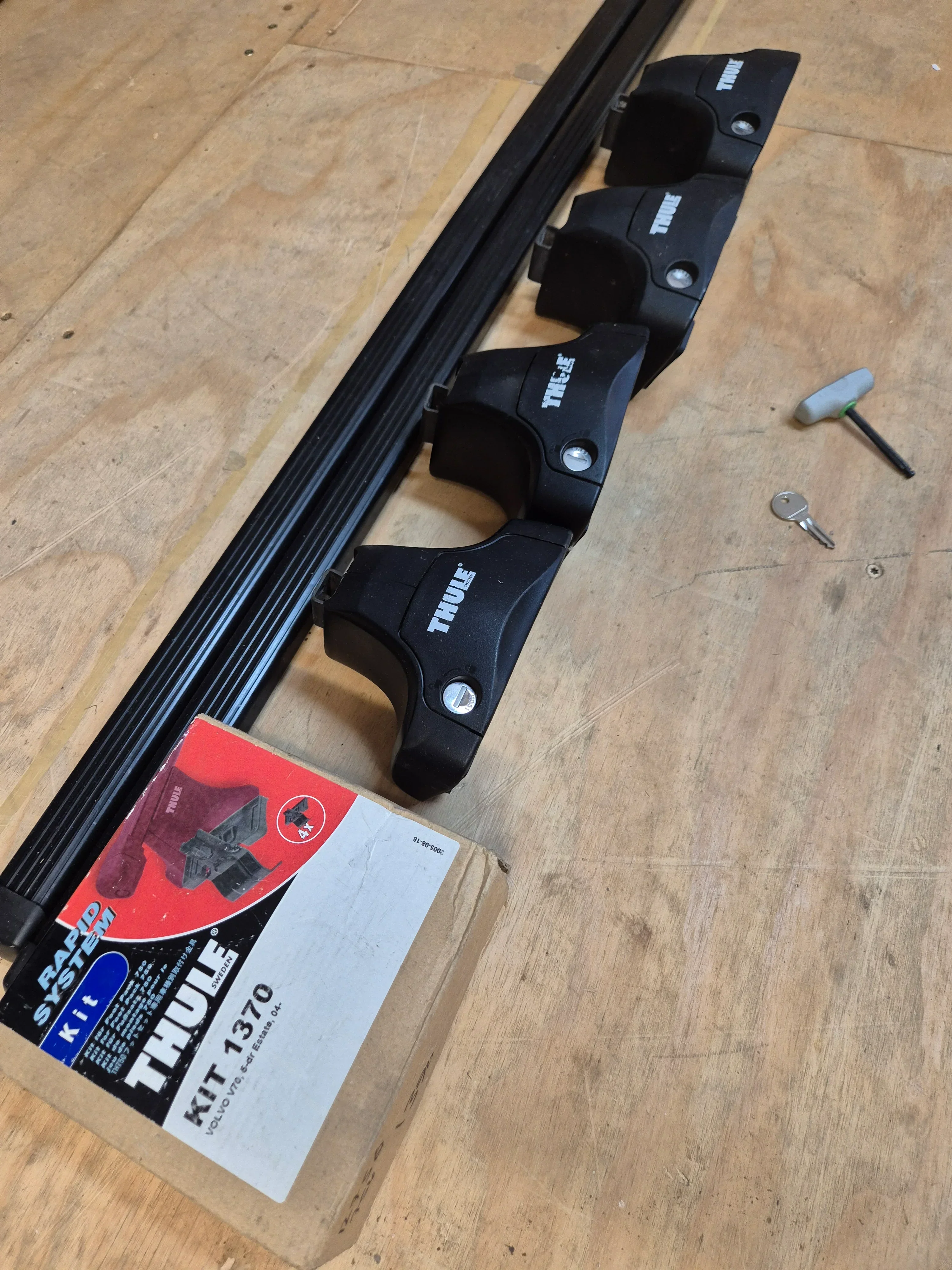Thule Roof Bars for VOLVO V70 estate 02 - 2007 Normal Roof ( 1370 - 762 - 754) - Image 2