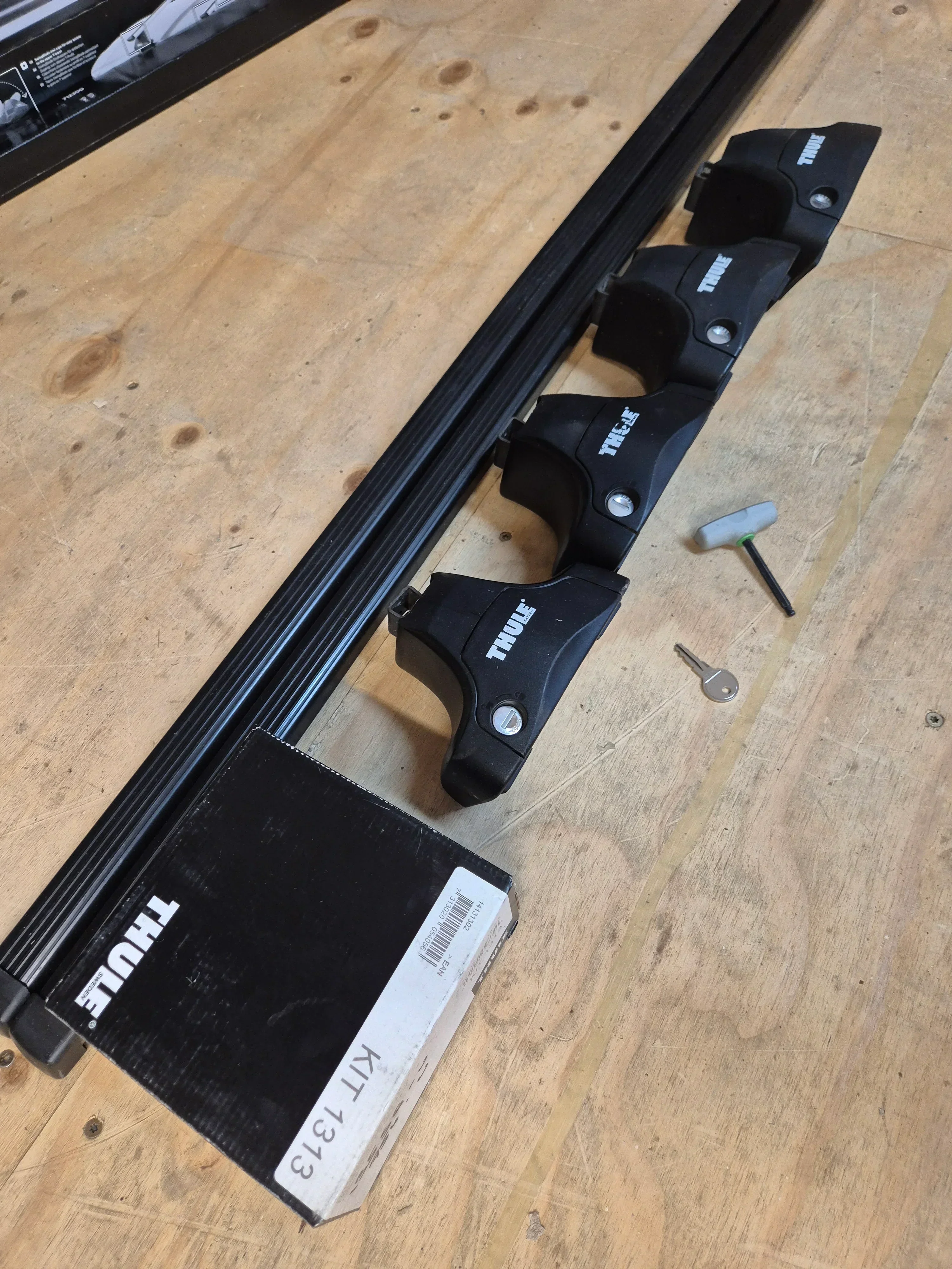 Thule Roof Bars for VW Touran 2003 onward - Flat roof ( 1328 - 754 - 7124) - Image 2