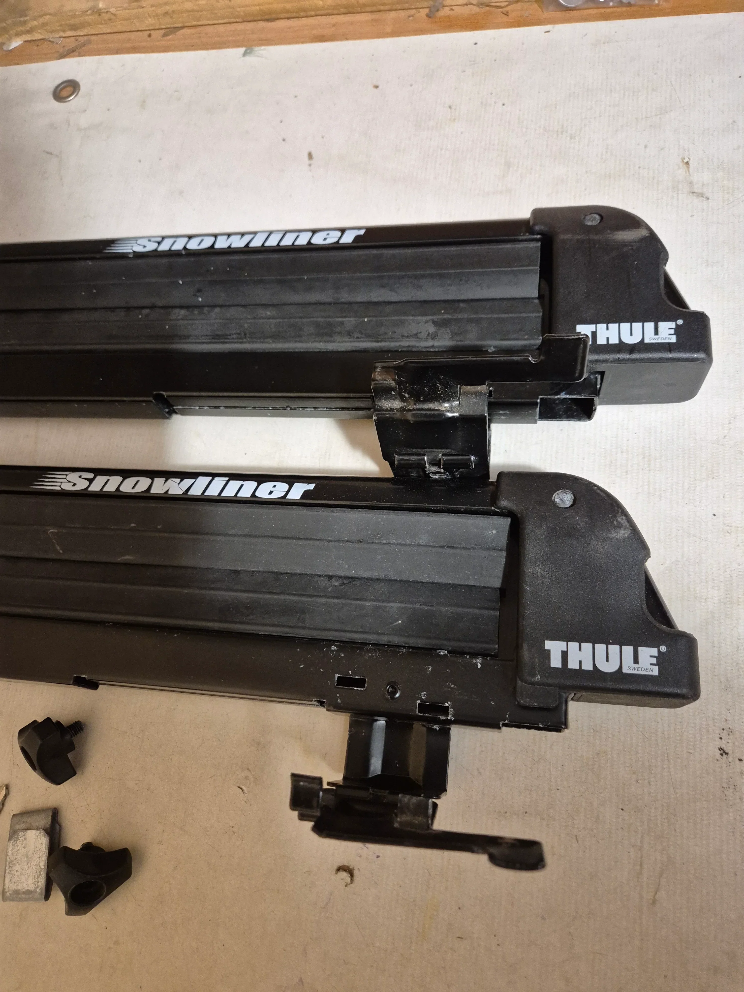 Thule Snowliner - carries 4 ski pairs - Image 2