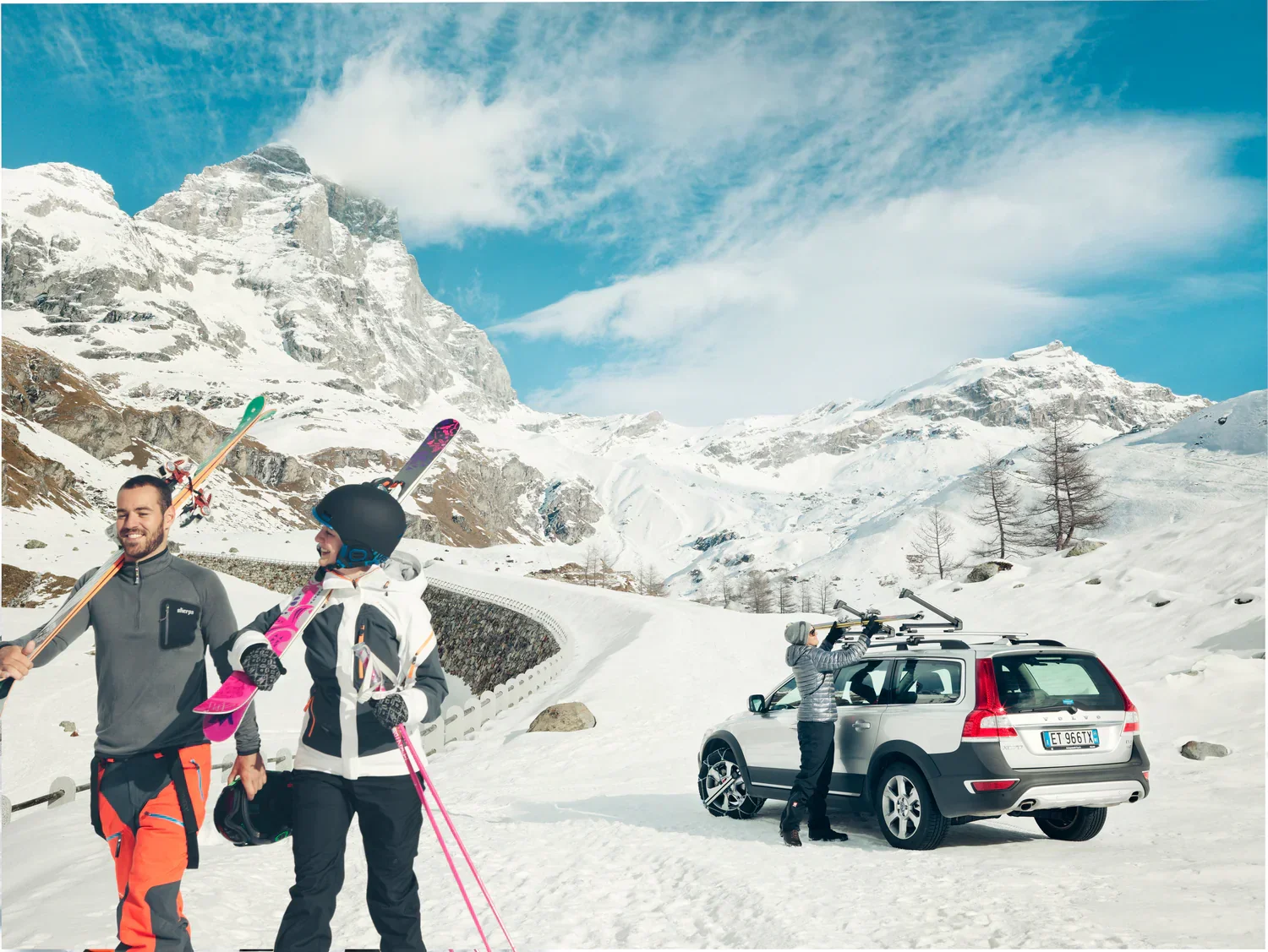 Thule 732400 SnowPack Medium Ski Carrier - 4 Skis or 2 Snowboards - Image 5