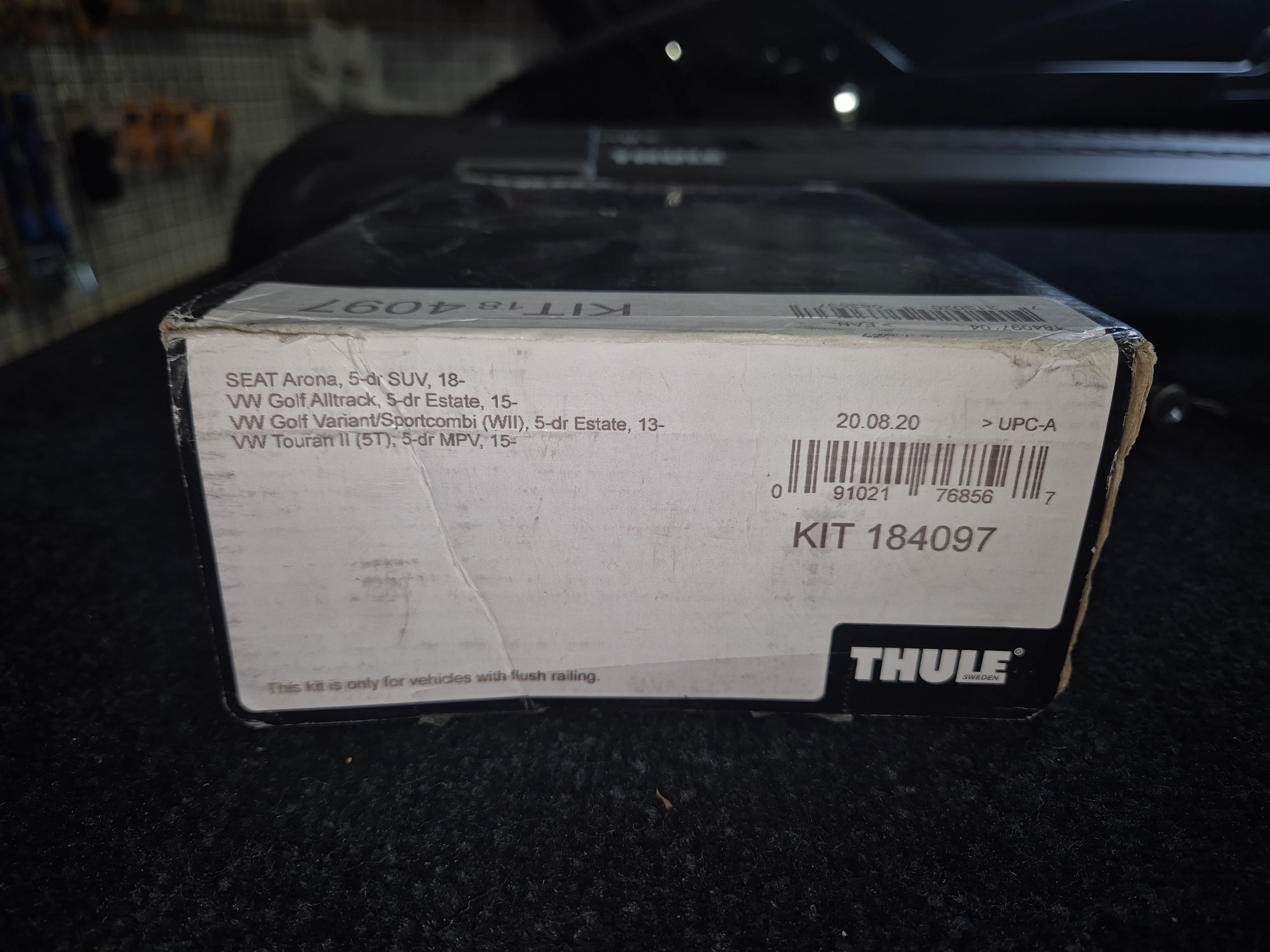 Thule Wingbar Edge Black set for VW Golf Estate 2013 onward Used - Image 3