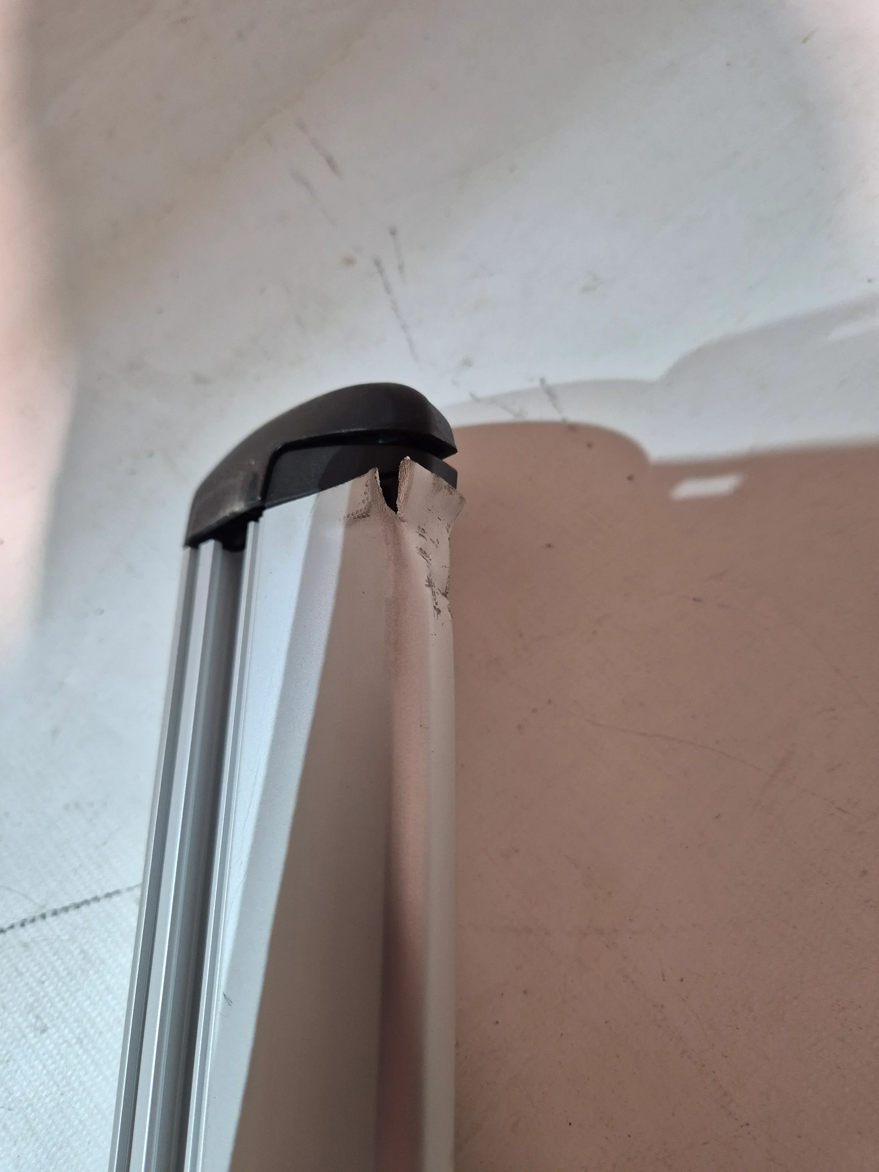 Thule Wingbar Evo 711400 (135cm ) single bar - Damaged - Image 4