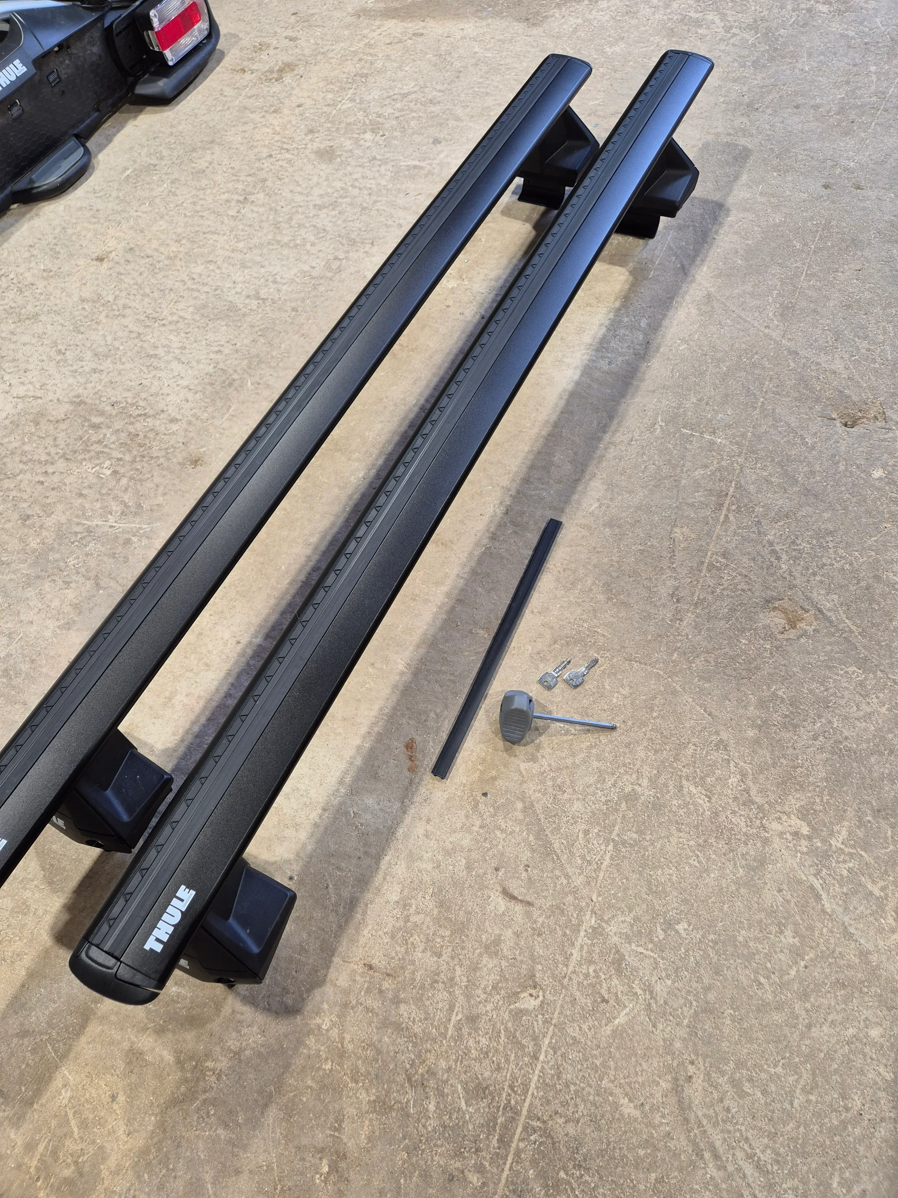 Thule Wingbar Evo Black set for Evoque 2011 to 2018 normal roof - Image 2