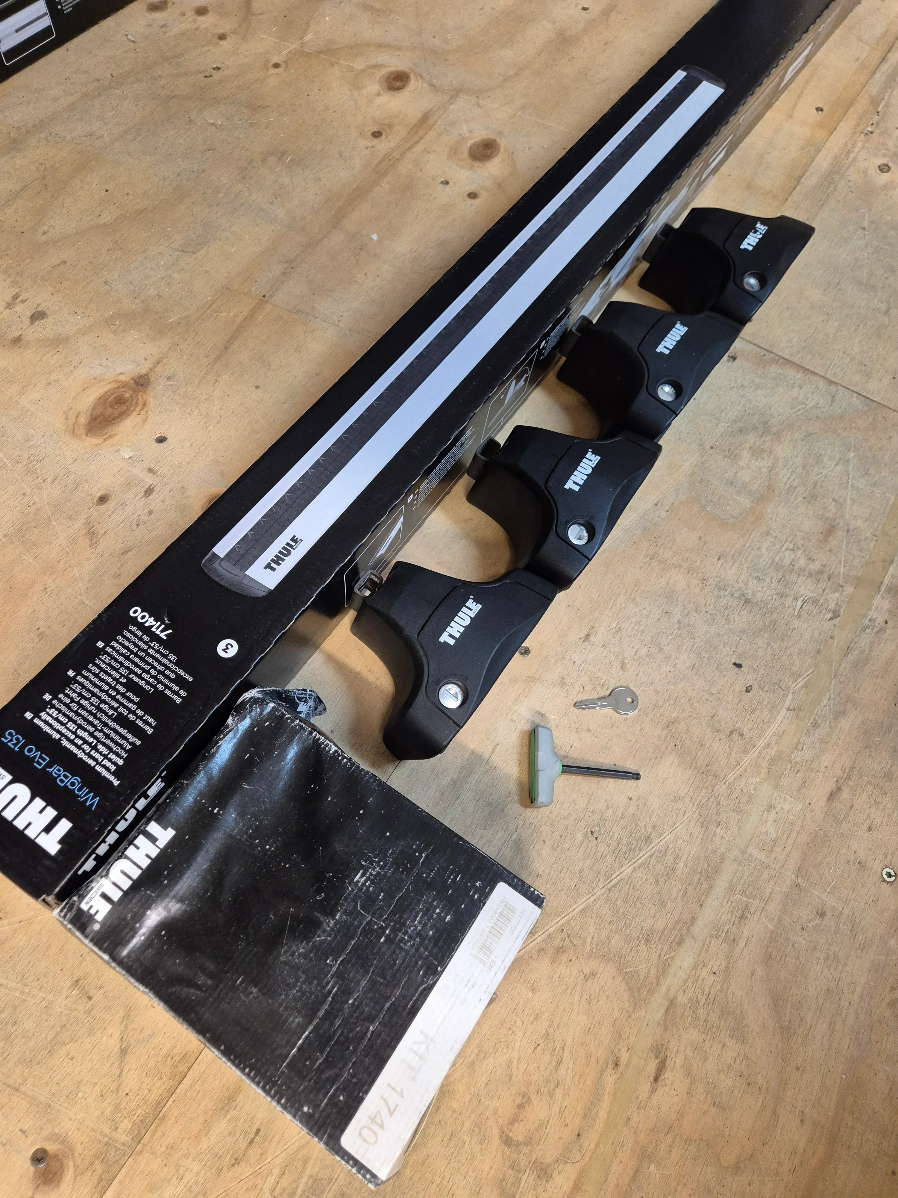 Thule Wingbar Evo set for Citroen C4 Picasso 2013 Onward flat roof ( 1740 - 754 - 7114 ) - Image 2